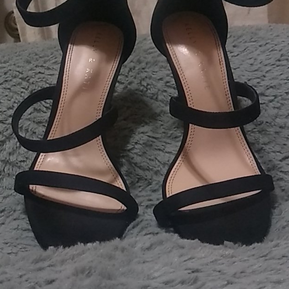 Shoes - Picture 2 of 8